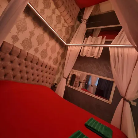 Apartment Deluxe Jacuzzi & Baldaquin