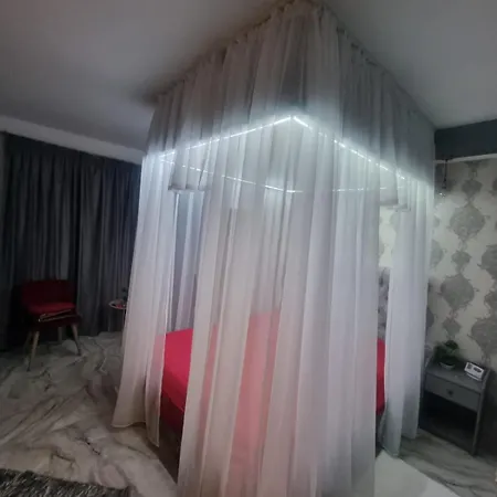 شقة Deluxe Jacuzzi & Baldaquin بوخارست