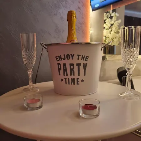 Apartment Deluxe Jacuzzi & Baldaquin