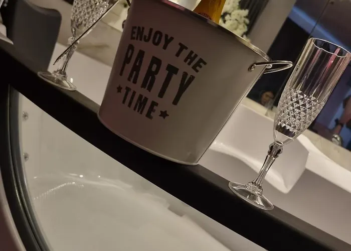 Deluxe Jacuzzi & Baldaquin アパート ブカレスト