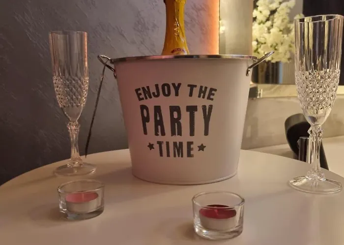 アパート Deluxe Jacuzzi & Baldaquin