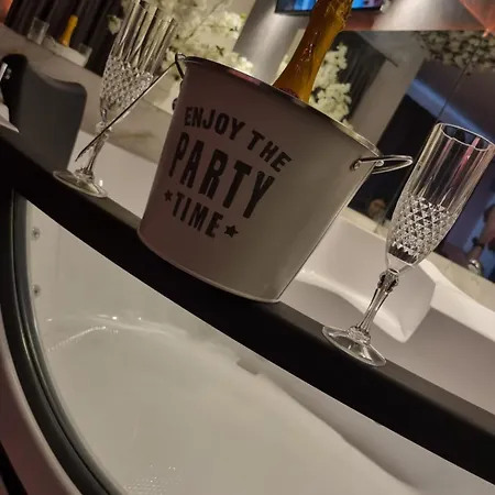 Deluxe Jacuzzi & Baldaquin דירה בוקרשט