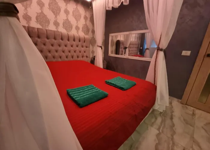 Deluxe Jacuzzi & Baldaquin Boekarest