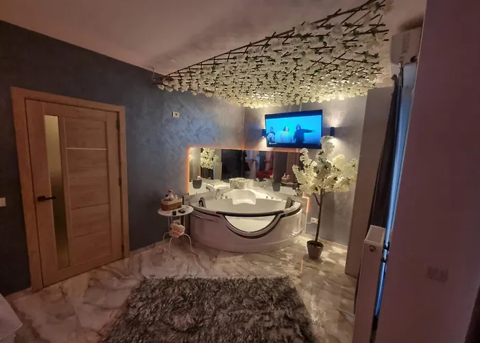 Deluxe Jacuzzi & Baldaquin Boekarest